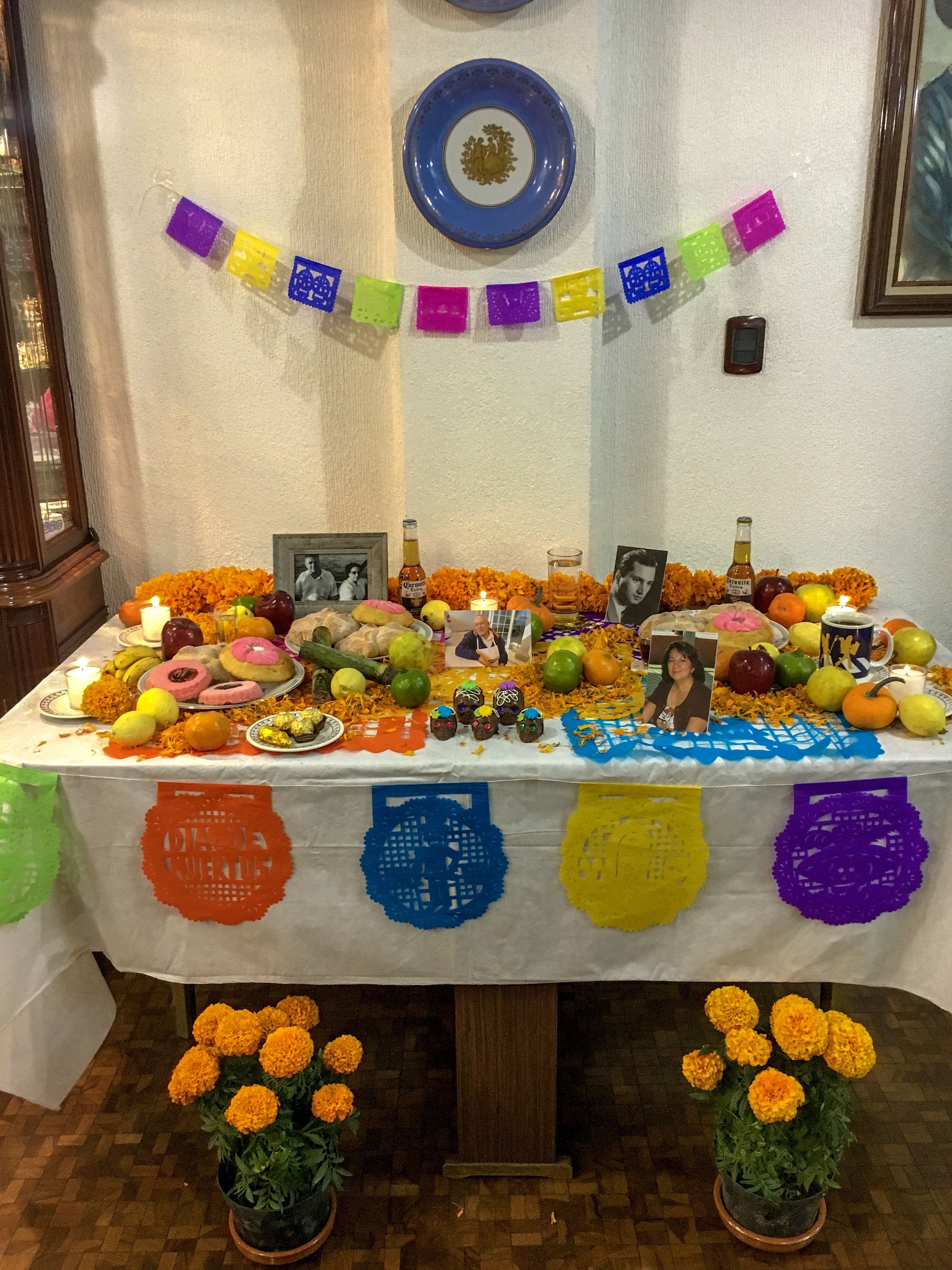 A table decorated with tissue paper decorations for Dia De Los Muertos